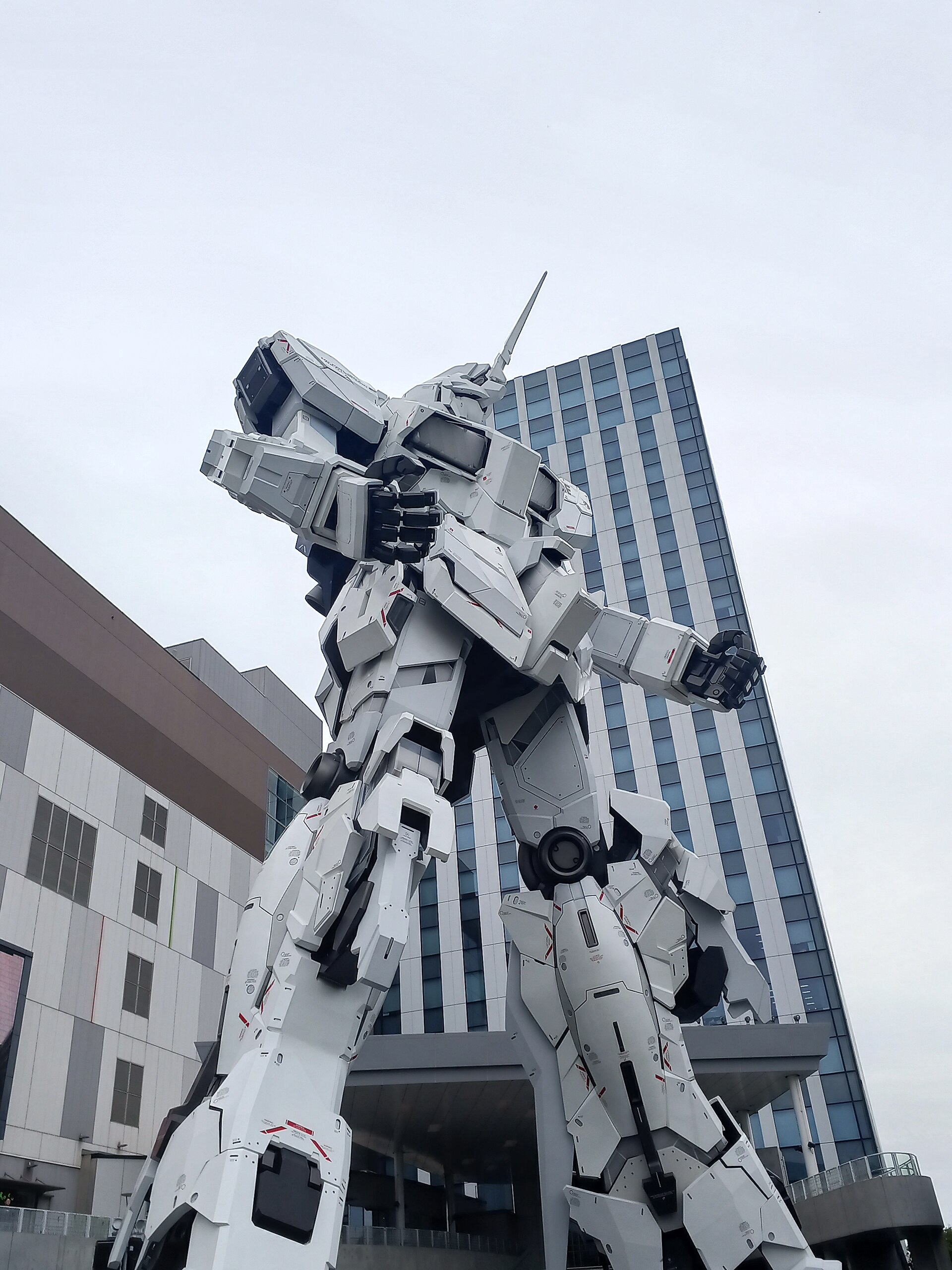 Life-sized Unicorn Gundam statue in Japan